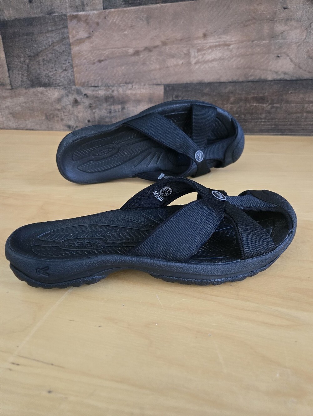 Keen Bali TG Slides Sandals Flip Flops Black Steel Grey Womens Sz 7